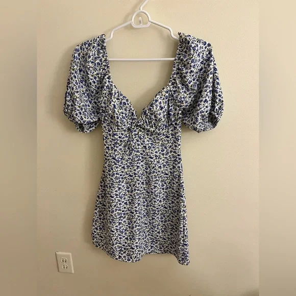 MORE TO COME- Sherrie Puff Sleeve Dress in Blue Floral - Picture 2 of 3
